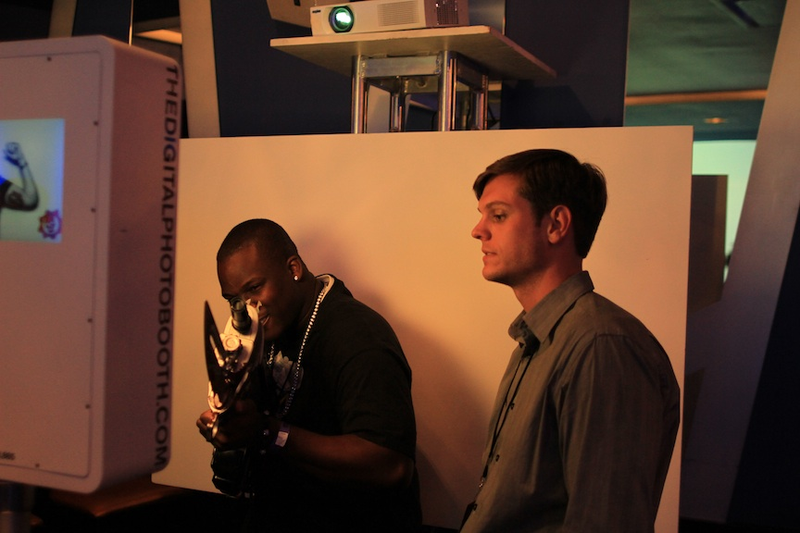 Illustration for article titled New York City's Gears of War 3 Launch Party in Six Pictures